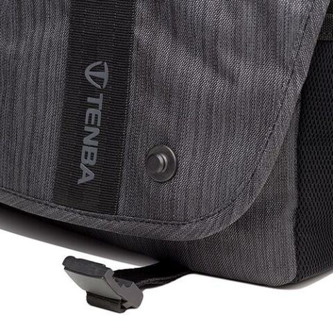 Tenba DNA 15 Messenger Bag (Graphite) Omuz Çantası