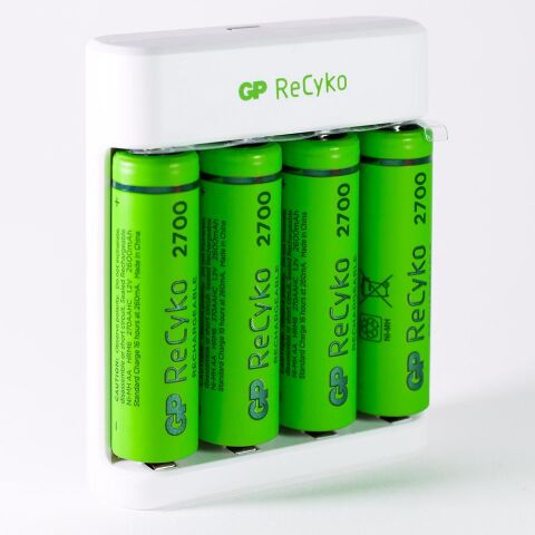 Gp Recyko Şarj Cihazı ve 4x2700 Mah AA Pil